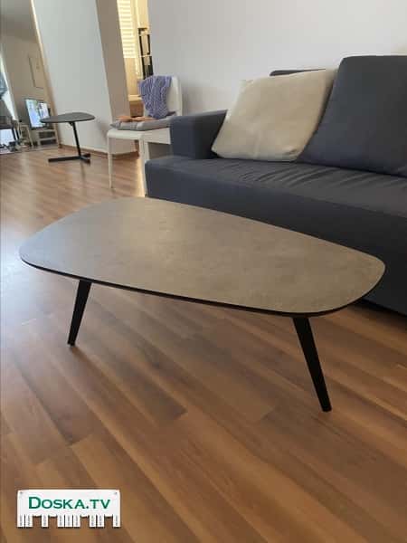 Столик журнальный из удобного материала, новый,  в связи с