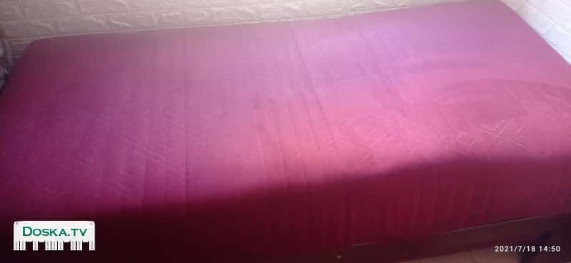 По случаю в связи с переездом  кровать в отличном