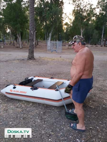 две лодки КОЛИБРИ привезенные из УКРАИНЫ.Одна 2,60м.,вторая 3м.