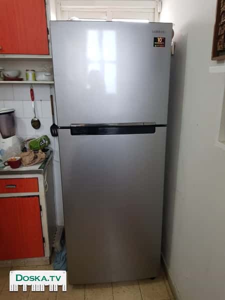 Срочно самовывоз. Холодильник 2 камеры.морозилка сверху. 180*70 практически новый