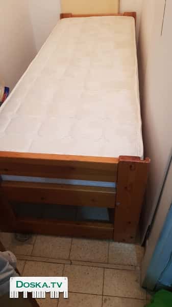Срочно, самовывоз. кровать новая, односпальная. настоящее дерево. 75*200. матрас чистый,