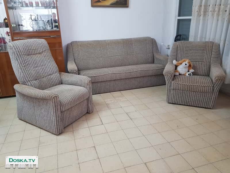 Салон 3+1+1. Диван трансформируется в кровать 140 *200. Одно из