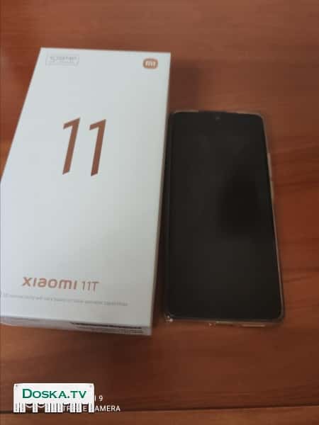 Телефон как новый с наклейкой,получил другой на работе,256 гига память,