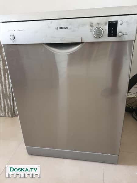 Продаем дешево.вследствие покупки новой ,встроенной в кухню. Работает как новая.