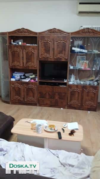 Деревянная стенка коричневого цвета в хорошем состоянии.Производство Италия.Торг уместен