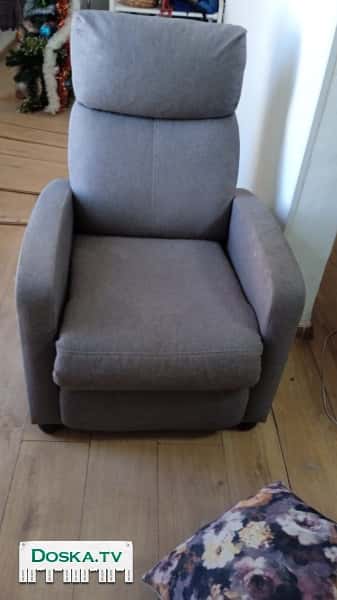 Складное кресло.Серый цвет.Обивка-текстиль.В хорошем состоянии.Торг уместен
