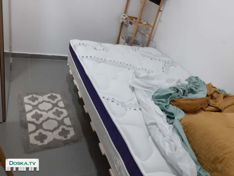 Подставка под матрас с матрасом размером 120×200. Торг уместен.