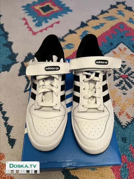 кроссовки новые Adidas 250 шек. Размер 43,5. Кроссовки новые, в