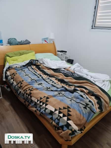 Кровать дерево размер 1600*2000 с ортопедическим матрасом с тумбой для