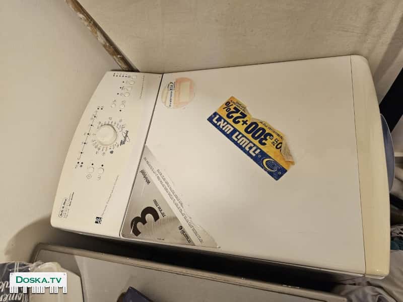 Стиральная машинка, вертикальной загрузки на 5,5 кг. Превосходна вписывается в