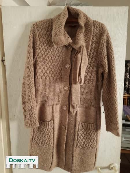 пальто женское . Материал шерсть 100%. Чистое без изъян, в