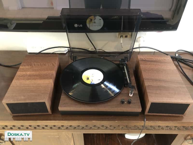 Бат Ям.  виниловый проигрыватель в рабочем состоянии. Также можно