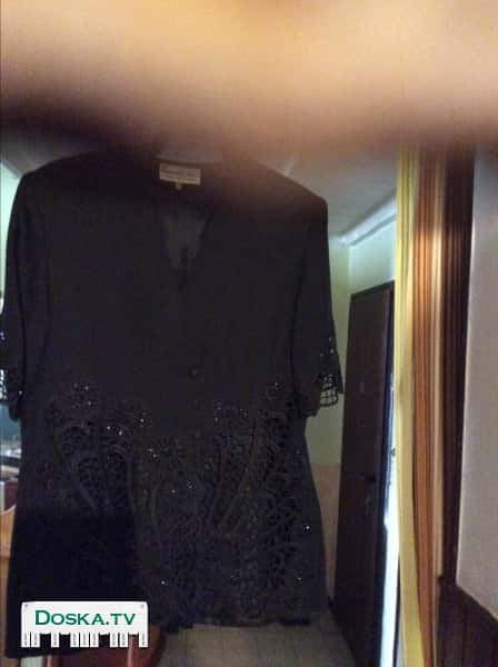 Продаю костюм  -  кардиган с юбкой черного цвета