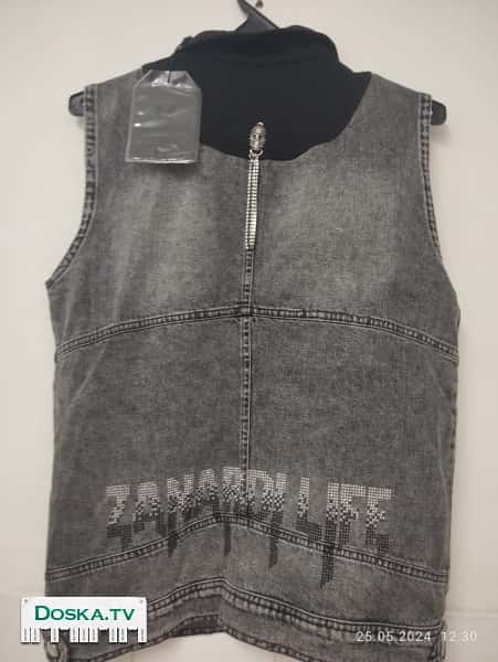 Размер S жилет из джинса серого цвета с аксессуарами, брюки