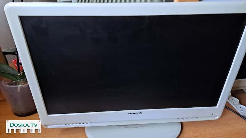 Телевизор Скайворт 23 дюйма в хорошем состояние имеются входа AV,HDMI,PC