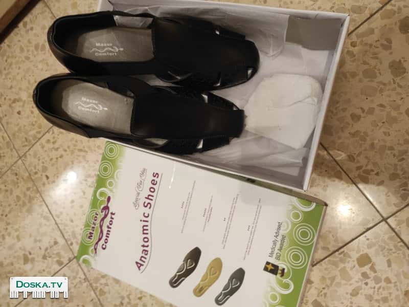 Босоножки кожаные черные на небольшом каблуке совершенно новые.