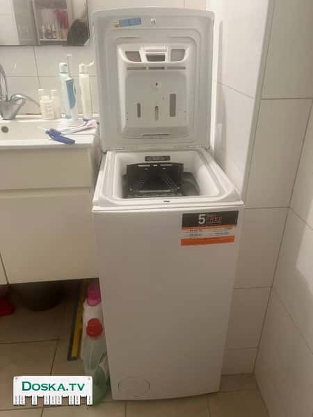 стиральную машину в отличном состоянии, почти не шумит, есть много
