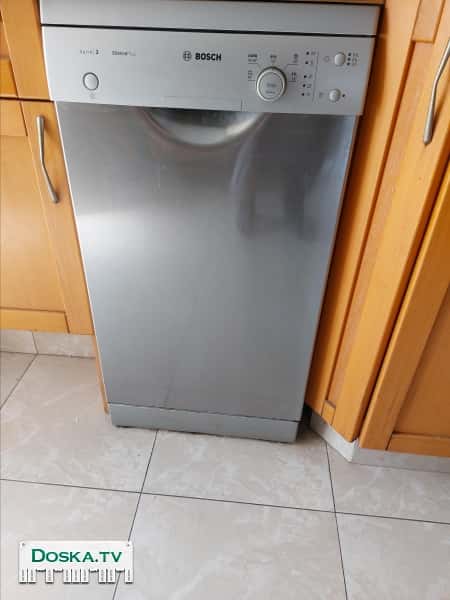 Посудомоечная машина Bosch узкая серебристого цвета. Как новая . Использовалась