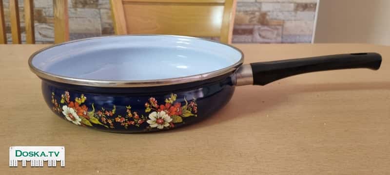 Новая эмалированная сковорода производства Югославии.