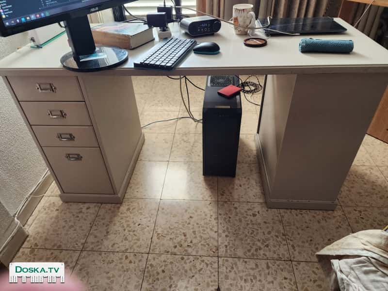 Стол посменный Икея, разбирается высота 74 см ширина 60 см