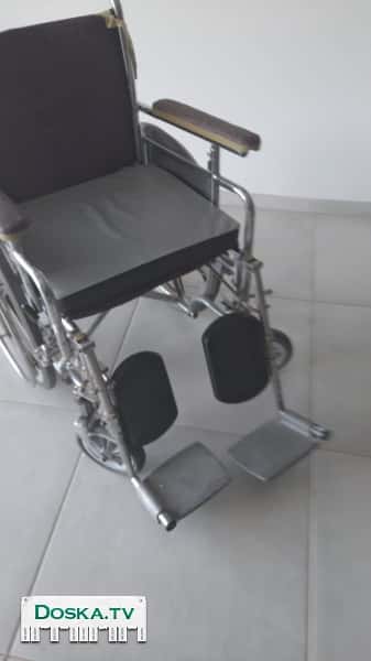 Кресло на колёсах с педалями для инвалида