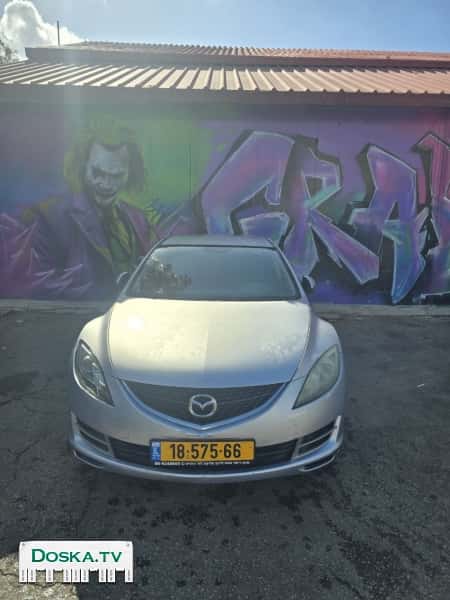 Машина в полном порядке нет царапин нет вмятин .