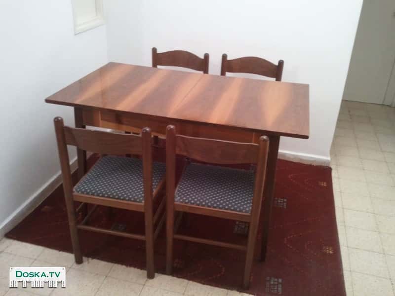 Обеденный стол с 4-мя стульями