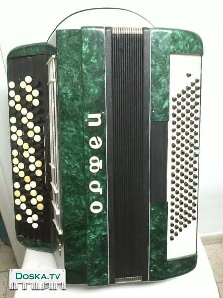 Кнопочный аккордеон "орфей" 120 басов в хорошем рабочем состоянии. Прекрасный