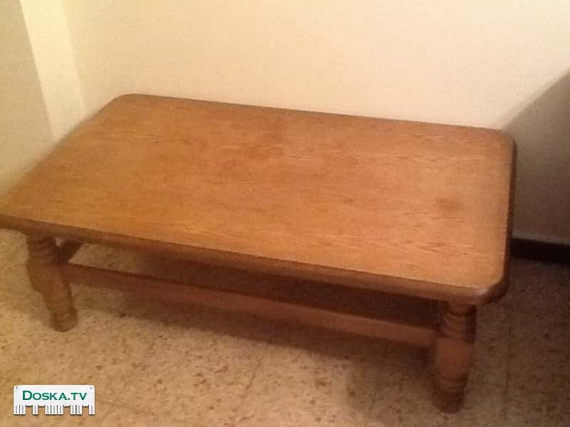 Журнальный столик из чистого дерева,в хорошем состоянии. Размер 120х70х42