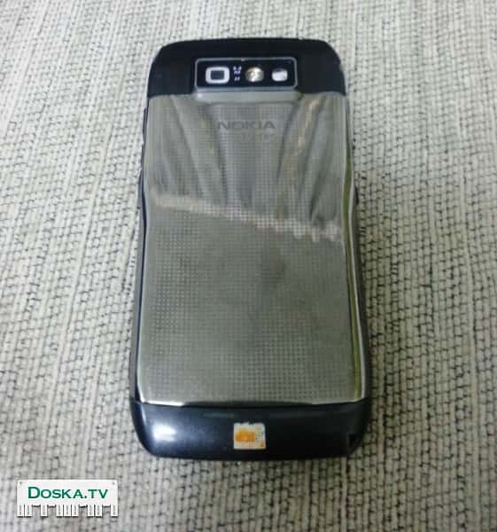 Nokia E-71 в отличном состоянии с зарядным устройством