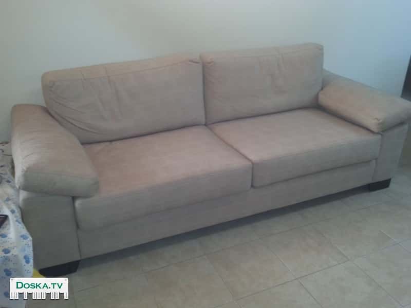 Новый, куплен в январе. Срочно в связи с переездом,