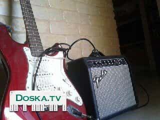 Электрогитара Squier Stratocaster + кабель + гитарный усилитель Все