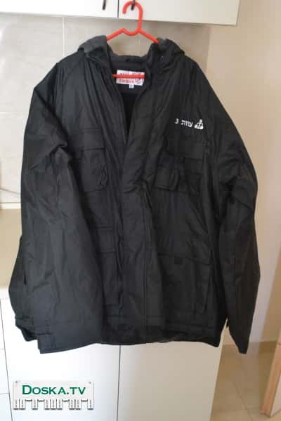 По случаю две абсолютно новые куртки чёрного цвета, тёплые,