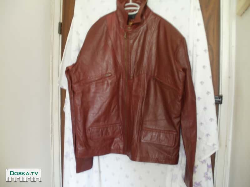 Итальянская куртка вишнёвого цвета из мягкой натуральной кожи.Размер 52,рост 4.