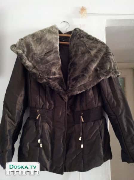 Куртка женская, с меховым (искусственным) воротником-капюшоном. "Zara Basic" Цвет коричневый.