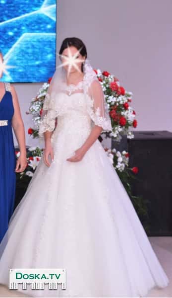 свадебное платье (в отличном состоянии), белого цвета с облегающим верхом