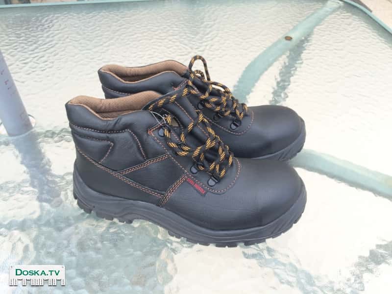 Ботинки рабочие 42 43 44, штаны рабочие 50-52.