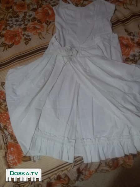 Нежное элегантное платье кремовый цвет. 40 размер. В подарок -