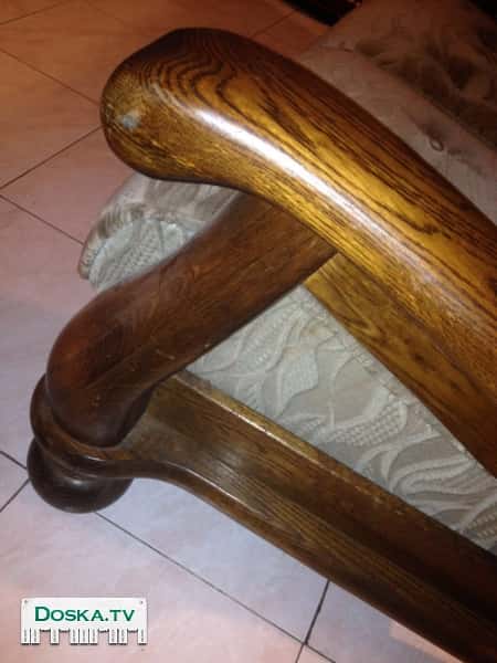 Диван дубовый, все кроме подушек. Латексные сиденья. Не раскладывается.