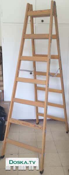 Продаю деревеянную лестницу стремянку. 7 ступеней. Высота 215см.