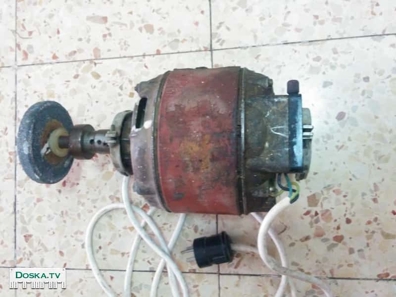 Электромотор. Можно применить как точила, или для другой цели.