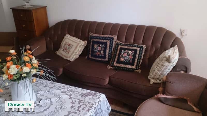 Набор из трёх диванов, 3+2+1. Покрытие -- ткань. Были в