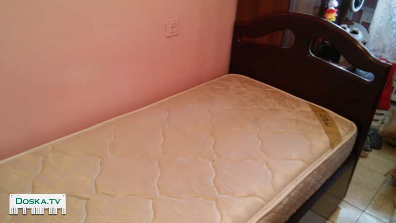 Кровать с ящиком-махсан и матрас.
