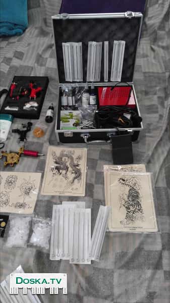 Профессиональный набор для татуировок. Со всеми необходимыми аксессуарами. Четыре мотора,