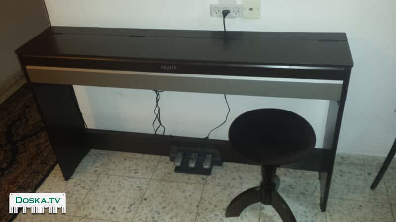 Взвешенная молоточковая клавиатура(GHS). Устройство имитирует клавиатуру акустического рояля. Матовое покрытие