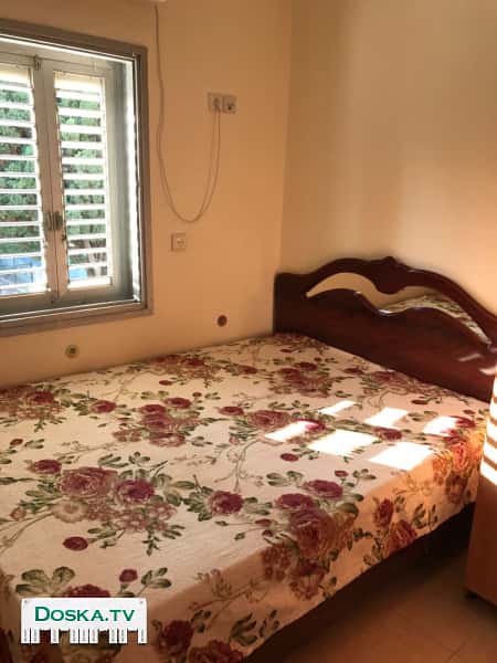 2-х спальную кровать в хорошем состояние, прикроватные тумбочки в подарок.