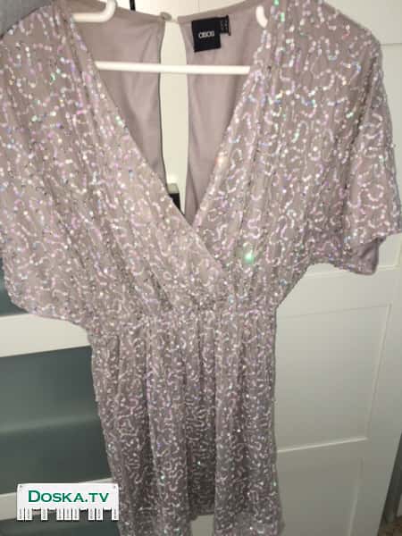 Вечернее платье с бисером. В отличном состоянии. Носили только один