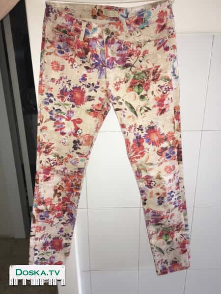 Цветные Джинсы ZARA В отличном состоянии. размер 36