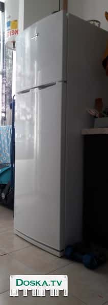 Холодильник в отличном состоянии. Верхняя часть морозилка. Нижняя холодильник.