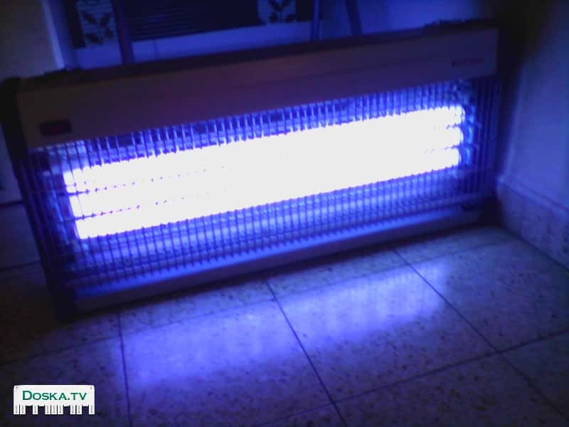 Уничтожитель летающих насекомых. Большой прибор с тремя лампами -